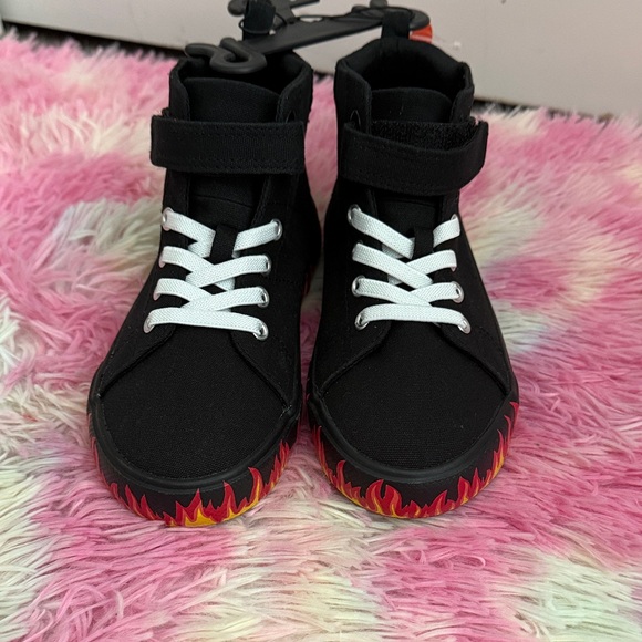 Wonder Nation Black Sneakers with Fiery Red Trim - Picture 3 of 6